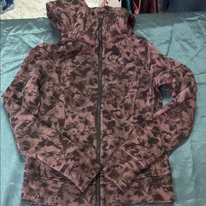 Lululemon Athletica Women's Ski Jacket in Maroon and Black